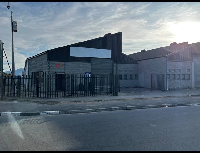 480M² WAREHOUSE TO LET IN PAROW INDUSTRIAL